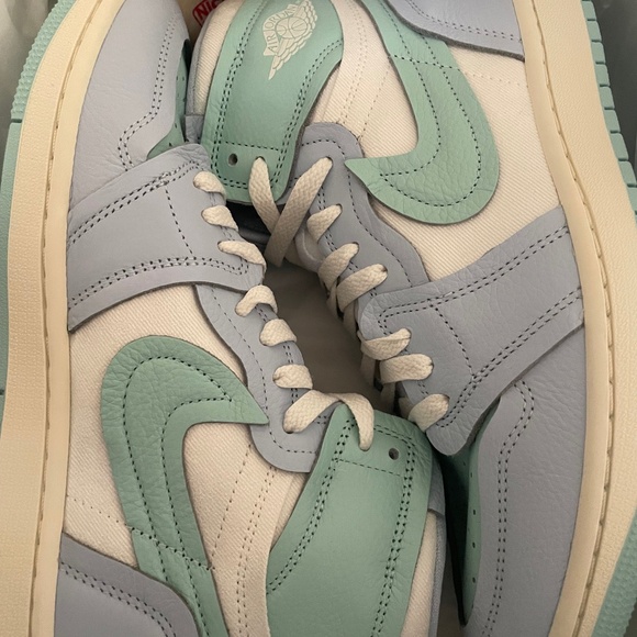 Air Jordan 1 High Method of Make - Picture 1 of 3